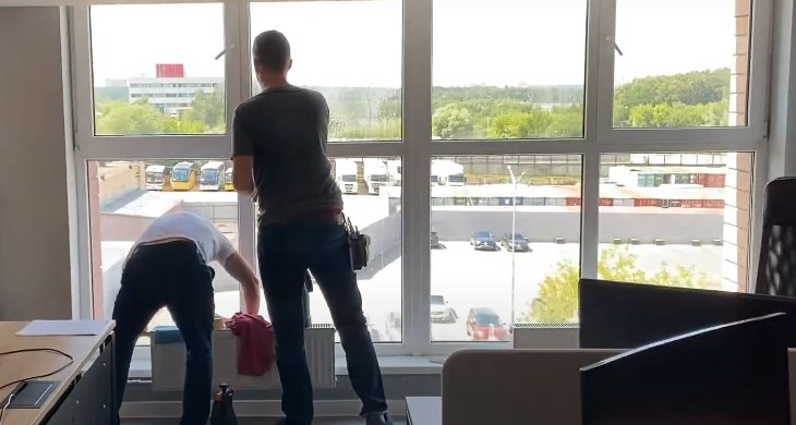 Услуга по перетяжке диванов из ткани и кожи